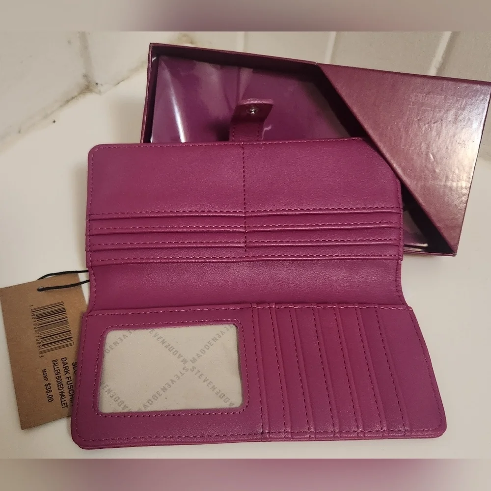 Steve Madden Fuschia Wallet NEW IN GIFT BOX!